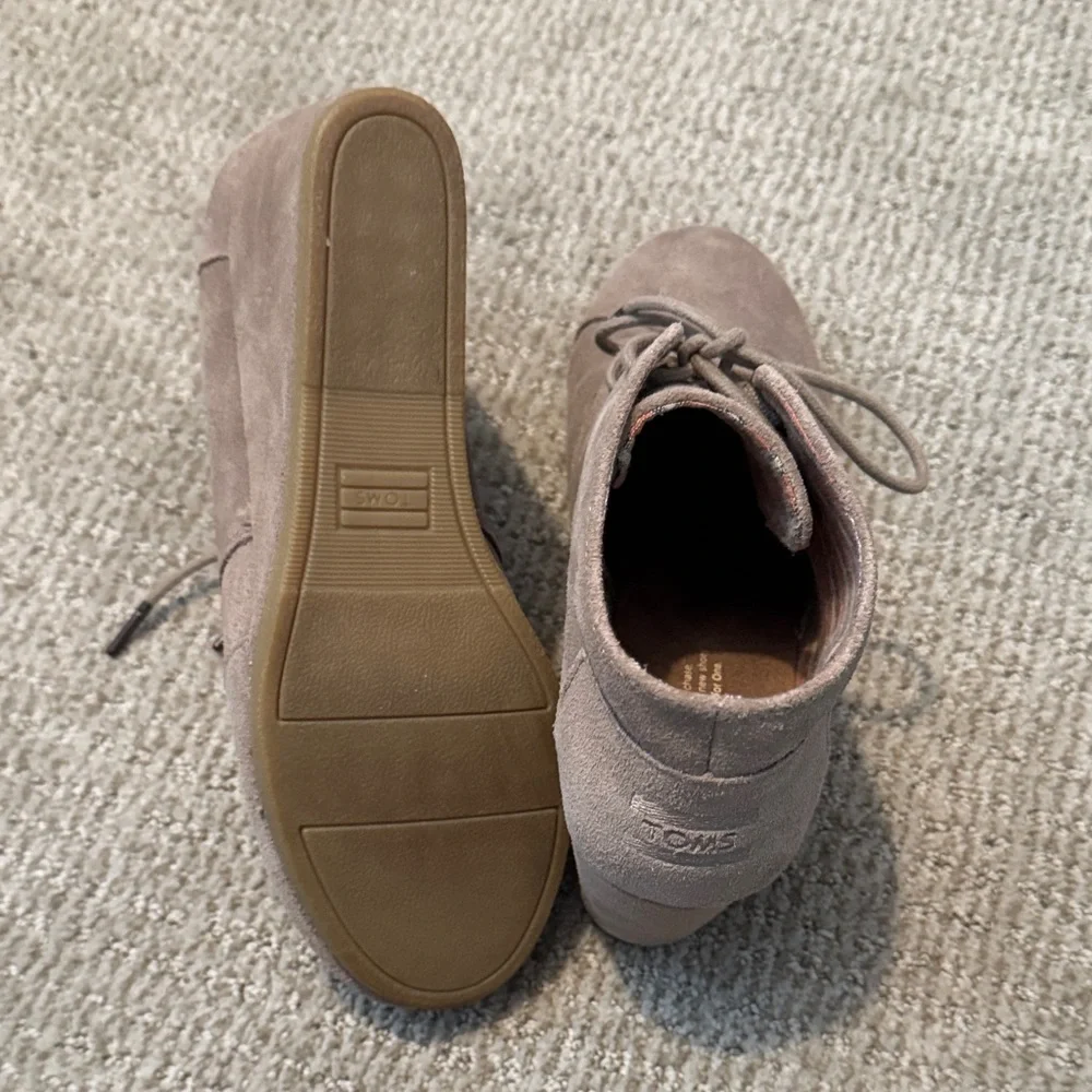 Toms Men's Taupe Suede Chukka Boots